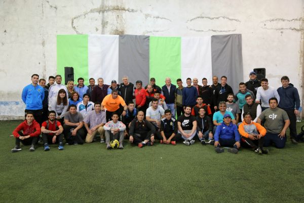 Rubén Rossi compartió sus ideas de fútbol formativo en Cipolletti